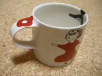 犬と女の子のカップ