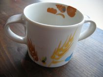 お誕生祝いの両とってマグ